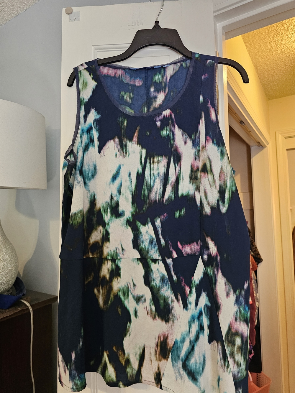 4/$25 Simply Vera Vera Wang Navy Abstract Splash Tank Top